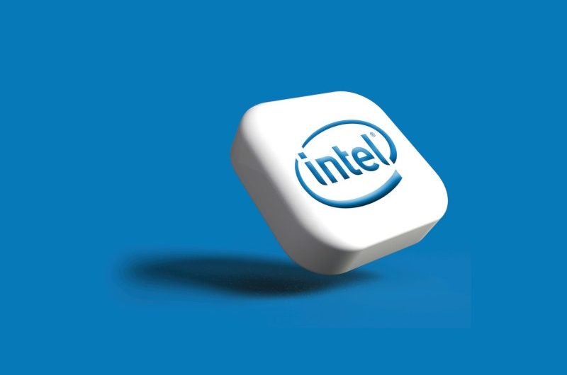 Intel грозит исключение из индекса Dow Jones из-за стремительно падающих акций