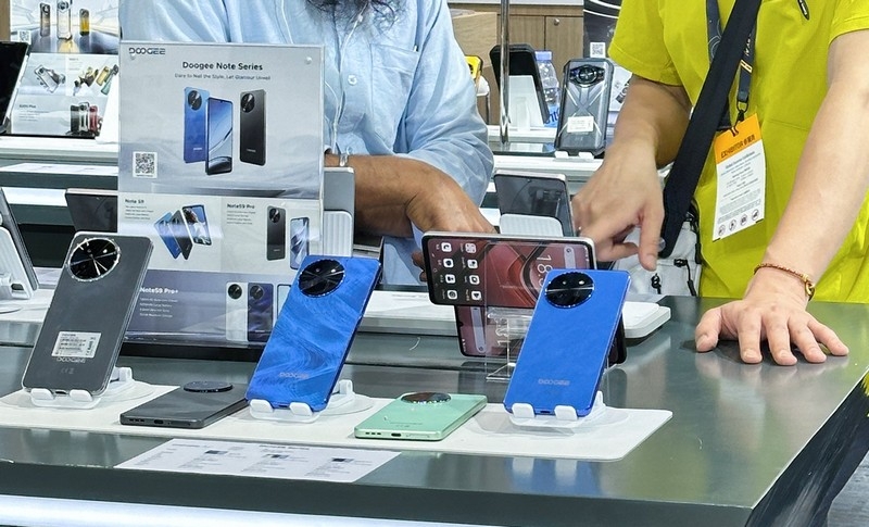 Doogee представила тонкие смартфоны с проекторами и другие новинки на выставке Global Sources в Гонконге