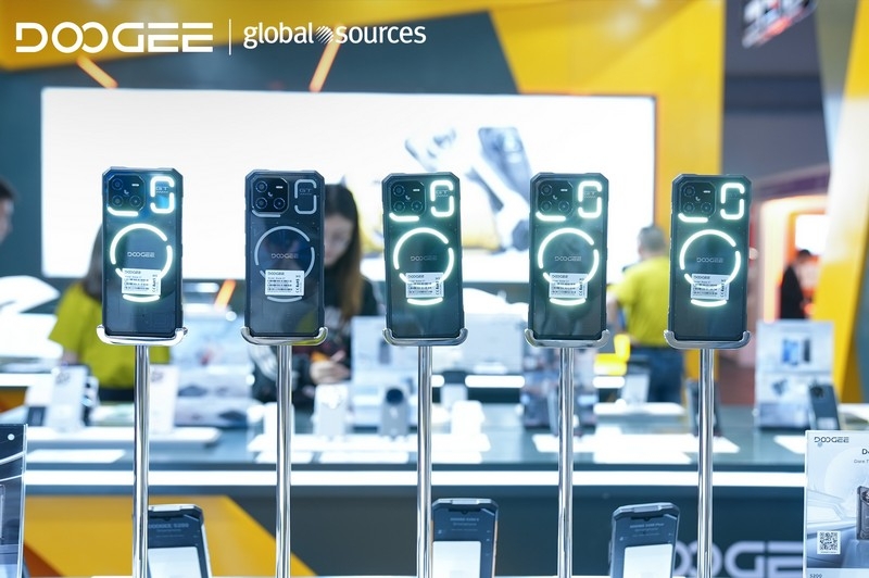 Doogee представила тонкие смартфоны с проекторами и другие новинки на выставке Global Sources в Гонконге