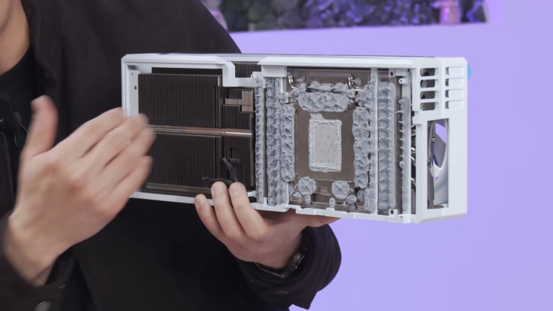 Из некоторых GeForce RTX 5080 начали вытекать термопрокладки через месяц использования