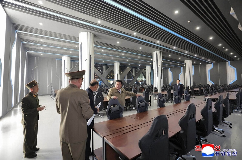 Ким Чен Ын посетил первый в Северной Корее компьютерный клуб — на фото нет ни одного ПК