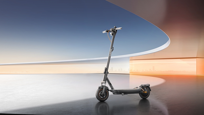 В России стартовали продажи электросамокатов Navee GT3 и ST3, способных подниматься в гору с уклоном 28 %