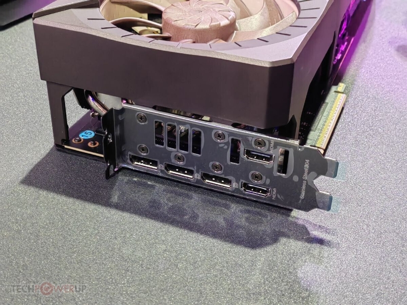 Asus показала огромную видеокарту RTX 5080 Noctua Edition и «адскую» ROG Astral RTX 5080 Doom Edition