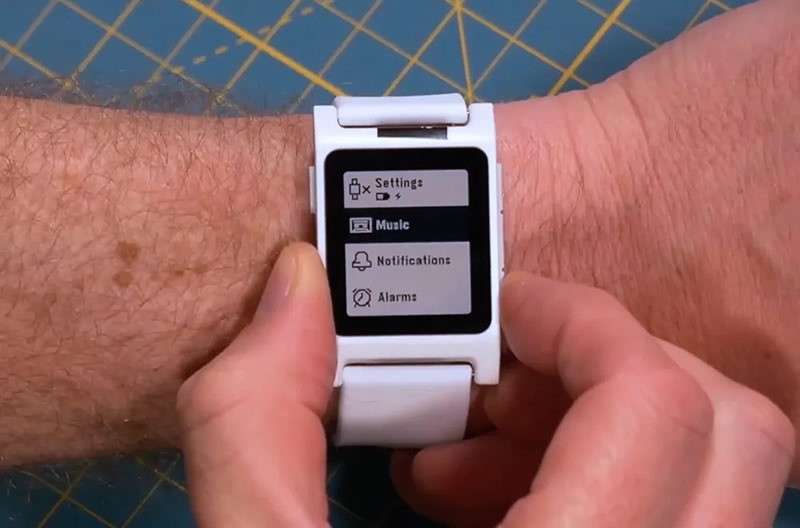 Core 2 Duo вернулись, но теперь их нужно носить на запястье — создатель Pebble показал грядущие смарт-часы