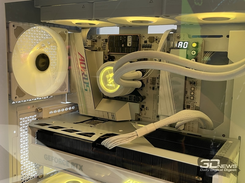 Gigabyte представила плату AORUS Z890 Tachyon ICE без привычных слотов DIMM — только CAMM2