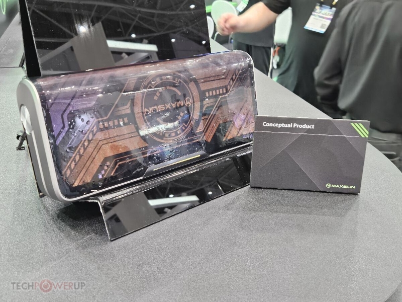 Maxun показала концепт компактной СЖО для внешних видеокарт с большим экраном
