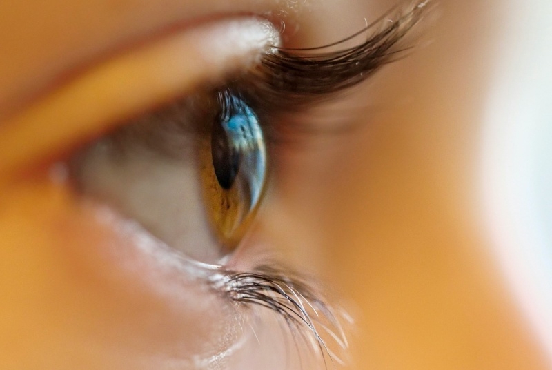 Учёные создали контактные линзы, наделяющие человека инфракрасным зрением