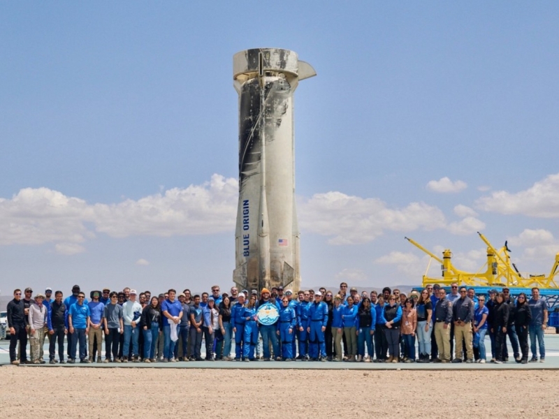 Blue Origin свозила на границу космоса ещё шесть туристов на ракете New Shepard