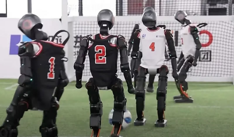 В Пекине прошёл первый в мире футбольный турнир между гуманоидными роботами