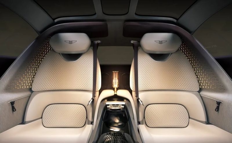 Bentley показала EXP 15 — люксовое трёхместное электрическое купе с длинным капотом
