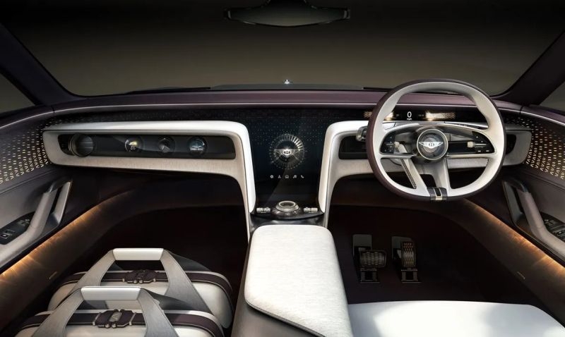 Bentley показала EXP 15 — люксовое трёхместное электрическое купе с длинным капотом