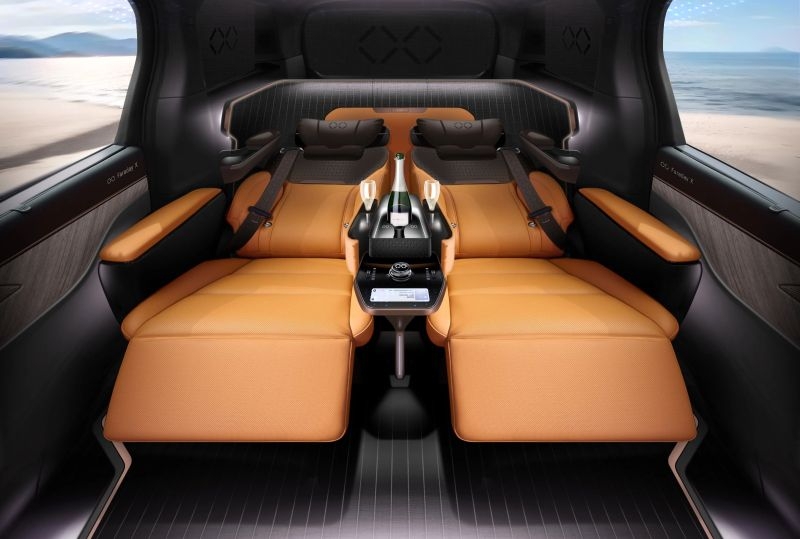 Faraday Future напомнила о своём существовании анонсом электрического минивэна с дисплеем вместо радиаторной решётки