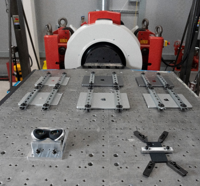 Испытания солью, пылью и асфальтом: Apple показала, как тестирует iPhone на прочность