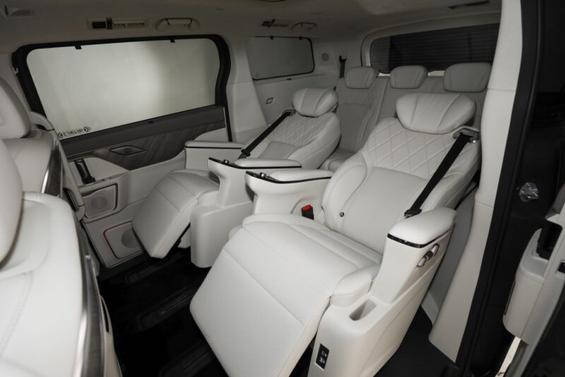 Минивэн Faraday Future с дисплеем снаружи на поверку оказался китайской моделью 2023 года