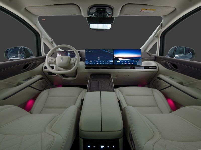 Минивэн Faraday Future с дисплеем снаружи на поверку оказался китайской моделью 2023 года