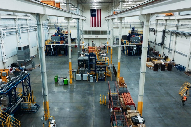 Apple пообещала вложить $600 млрд в производство в США, но это больше похоже на уловку, чем на реальный план