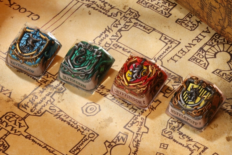 Drop представила механические клавиатуры для поклонников Гарри Поттера — в стиле всех факультетов Хогвартса