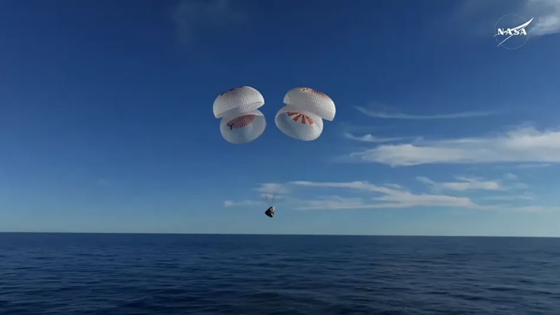 Экипаж миссии SpaceX Crew-10 с россиянином на борту вернулся на Землю — капсула впервые приводнилась в Тихом океане