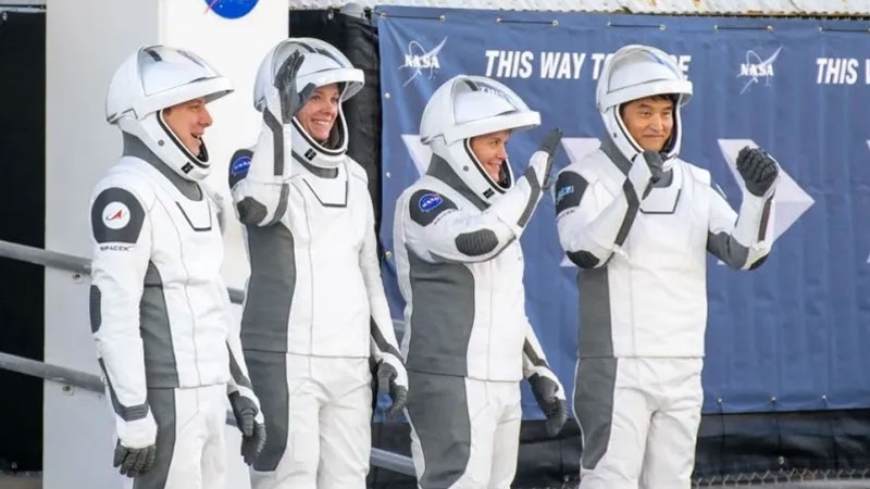 Экипаж миссии SpaceX Crew-10 с россиянином на борту вернулся на Землю — капсула впервые приводнилась в Тихом океане