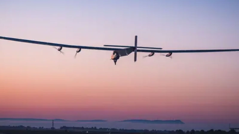 Гигантский беспилотный самолёт на солнечных батареях совершил 74-часовой перелёт — он летел даже ночью