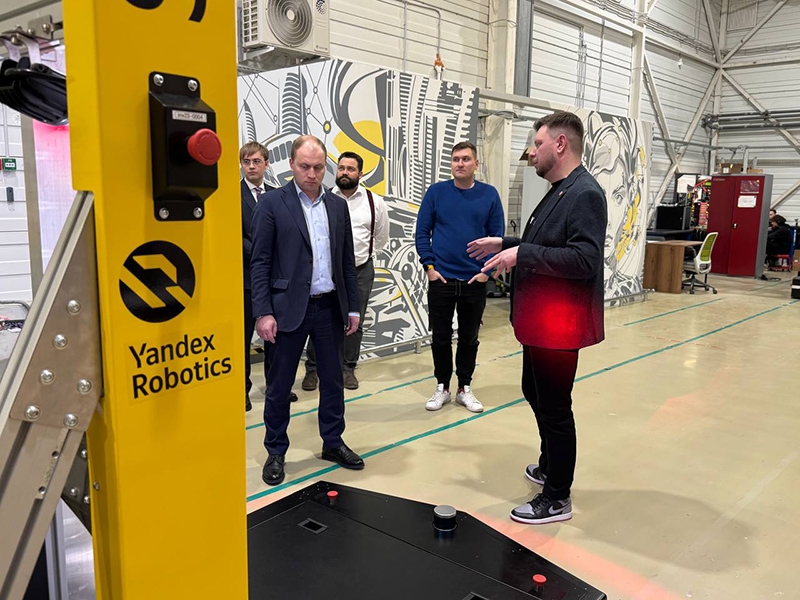 «Яндекс» разработал дорогого мобильного робота для сборки заказов на складах — его запустят в серию в 2027 году