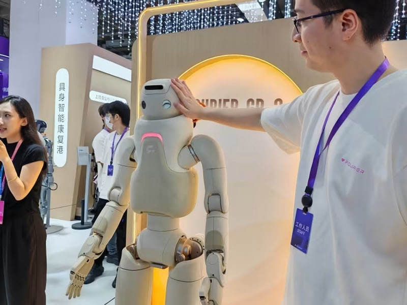 Китай направляет усилия на робототехнику, и пекинская выставка роботов-гуманоидов — тому подтверждение