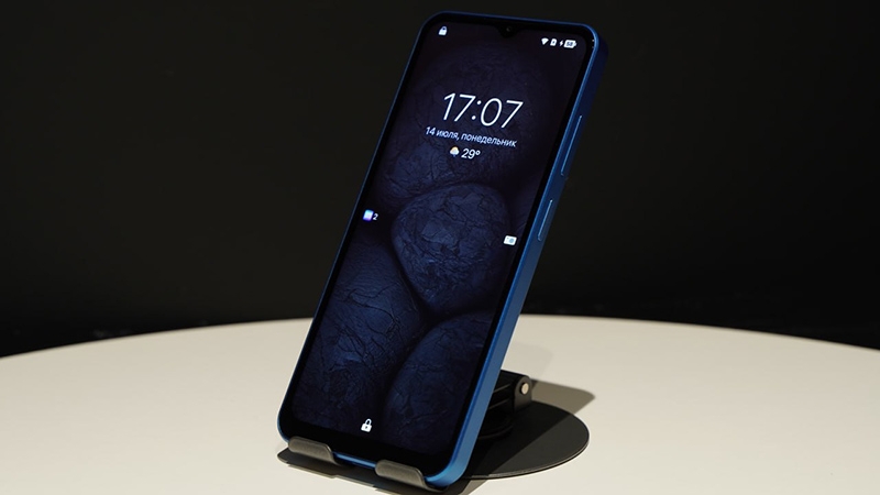 OKO Phone 5 для российских госслужащих поступил в продажу с устаревшей начинкой и свежей ОС «Аврора»