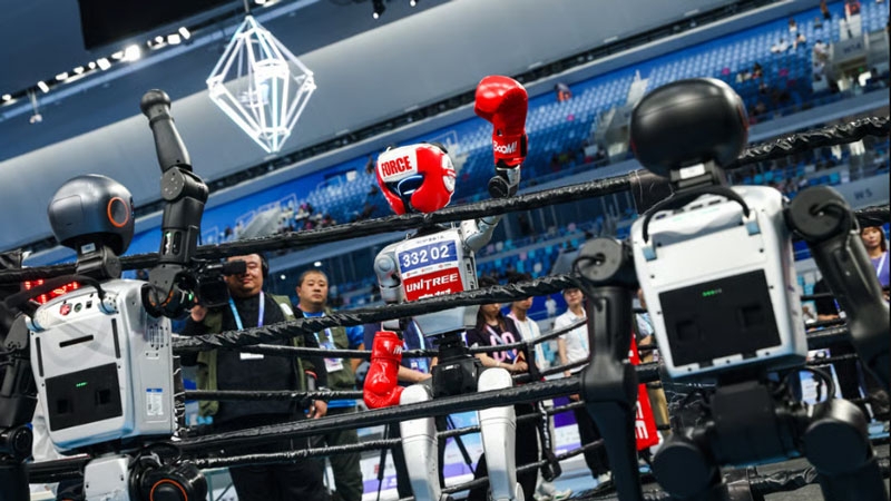 Робот Unitree H1 сбил человека во время забега на 1500 метров, но всё равно победил