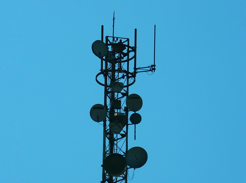 У крупнейших операторов связи в России обрушилась прибыль — они винят Центробанк