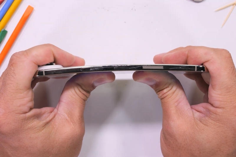 Apple не обманула: iPhone Air подтвердил статус самого прочного смартфона компании