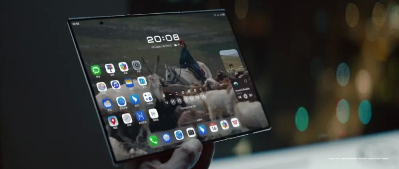Huawei представила второй в мире трёхстворчатый складной смартфон Mate XTs за $2500