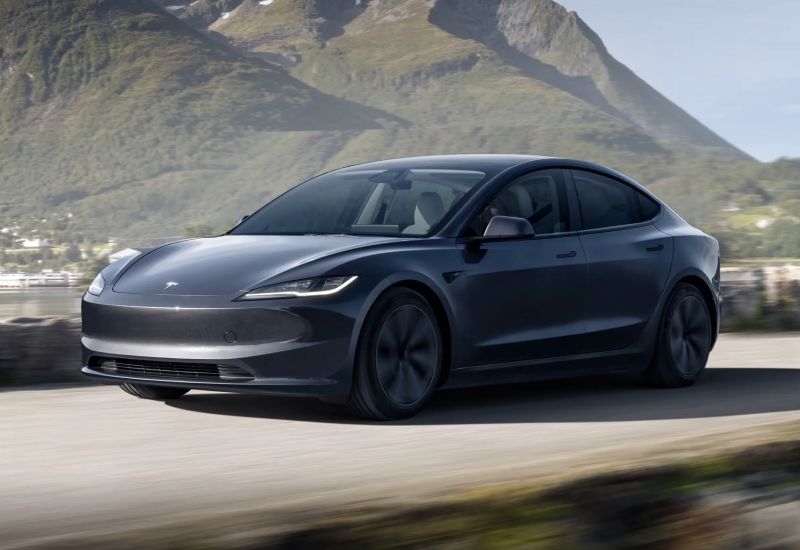 Tesla снизила цену на новейшую версию Model 3, представленную в августе, и приступила к сокращению персонала