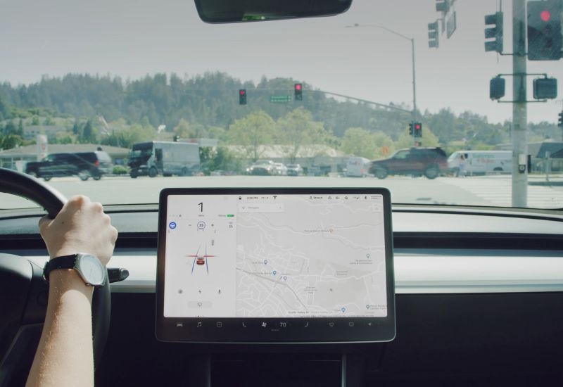 Tesla теперь называет свой автопилот «почти полным»