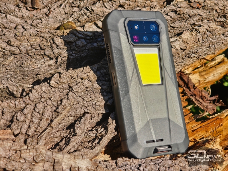 8849 TANK 4 Pro — первый в мире защищённый смартфон с HD-проектором