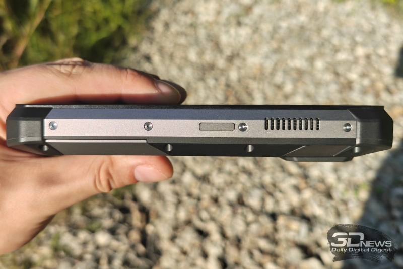 8849 TANK 4 Pro — первый в мире защищённый смартфон с HD-проектором