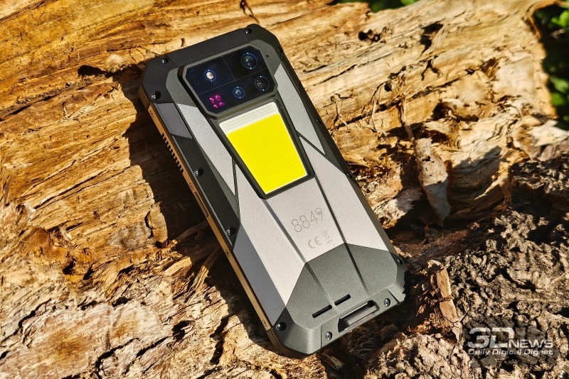 8849 TANK 4 Pro — первый в мире защищённый смартфон с HD-проектором