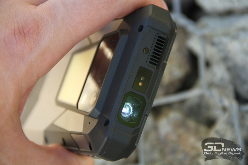 8849 TANK 4 Pro — первый в мире защищённый смартфон с HD-проектором