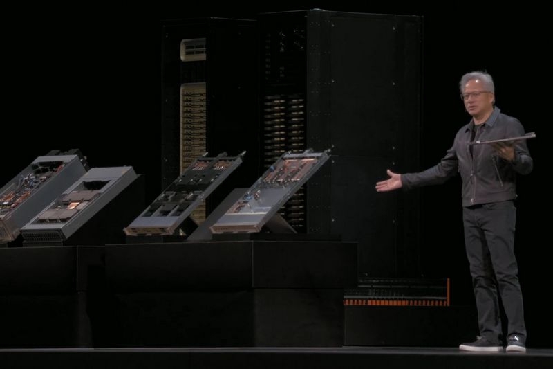 Хуанг показал Vera Rubin Superchip — CPU, два огромных GPU и 100 Пфлопс на одной плате для ИИ нового поколения