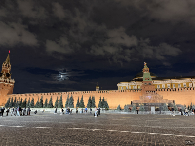 Обзор смартфона Apple iPhone 17 Pro Max: батя в городе