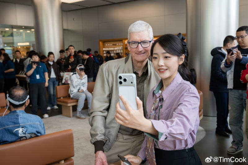 После визита Тима Кука iPhone Air в Китае раскупили за минуты