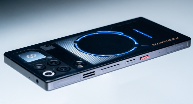 Представлены первые в мире смартфоны с активным жидкостным кулером и не только — геймерские Redmagic 11 Pro и Pro+