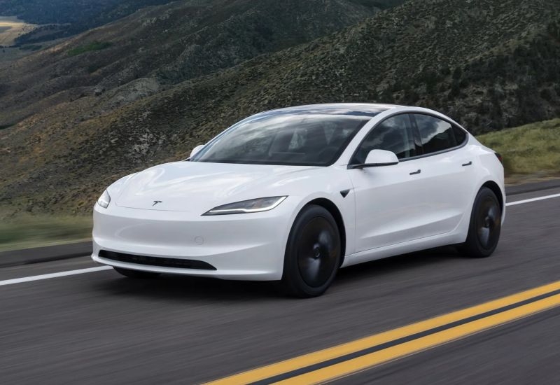 Упрощённые версии Tesla Model 3 и Model Y ради снижения цены лишились многих опций