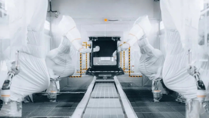 Первый сухопутный авианосец XPeng сошёл с конвейера — скоро начнутся поставки всем желающим