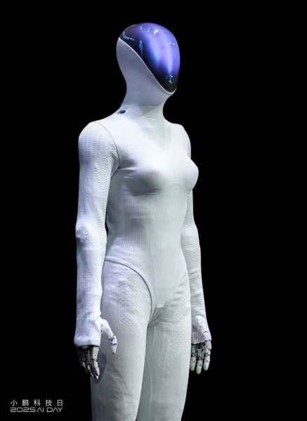 Xpeng представила самого человекоподобного робота Iron — в мужской и женской версиях