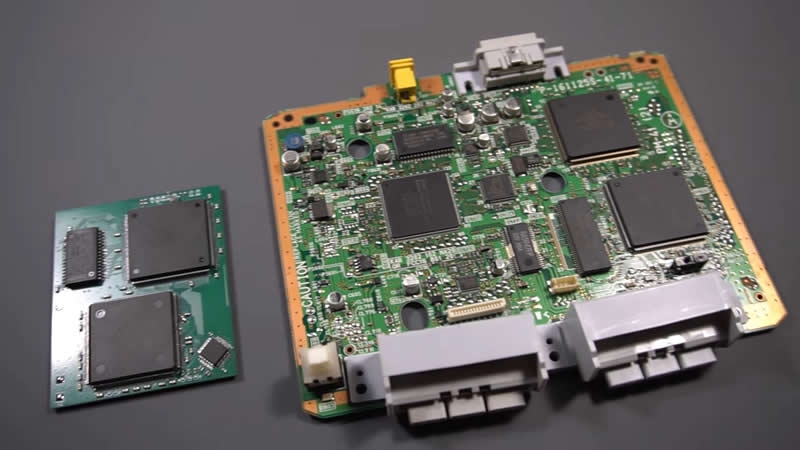 Моддер создал самую маленькую PlayStation 1 в мире — на настоящих чипах Sony