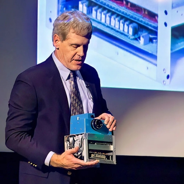 Первой цифровой камере Kodak исполнилось 50 лет — она весила 3,6 кг и работала от 16 батареек