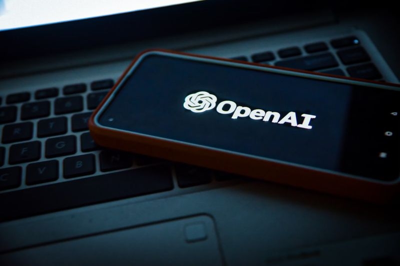 В OpenAI введён «красный код»: Альтман требует бросить все силы на срочное улучшение ChatGPT